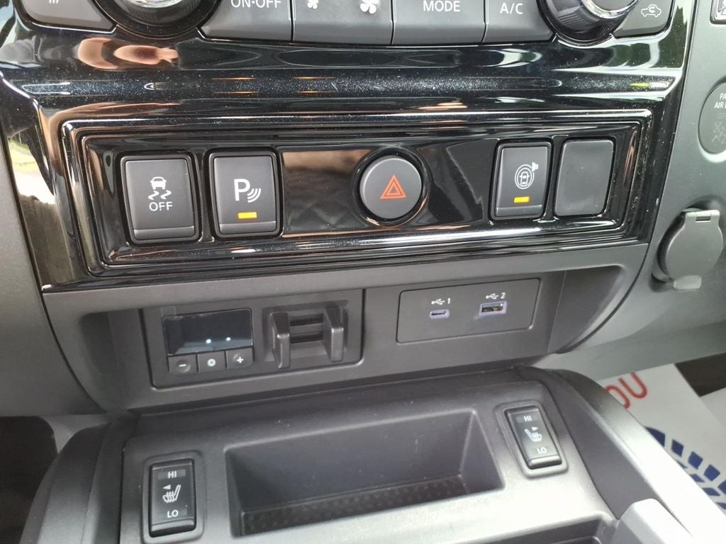 2024 Nissan TITAN Crew Cab SV
