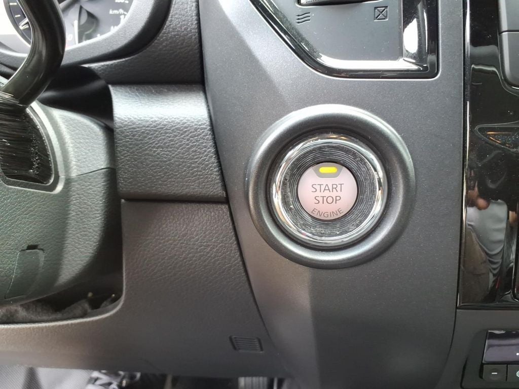 2024 Nissan TITAN Crew Cab SV