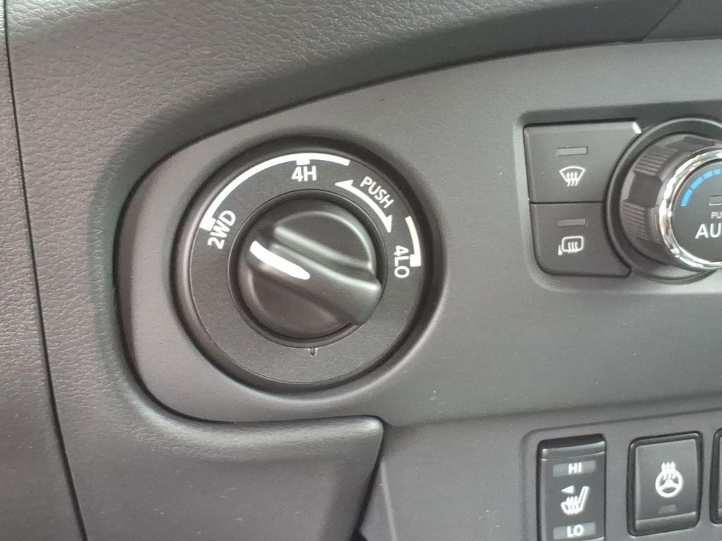 2024 Nissan Frontier Crew Cab SL