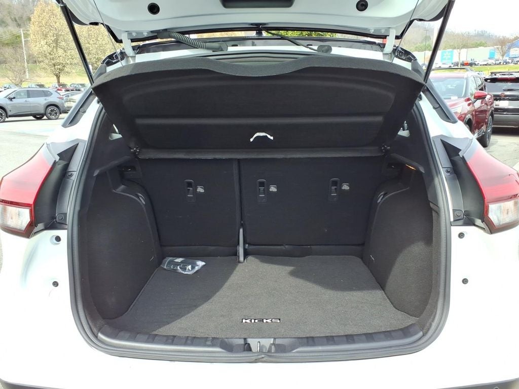 2024 Nissan Kicks SR