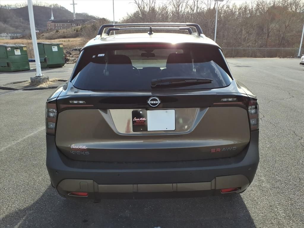2026 Nissan Kicks SR