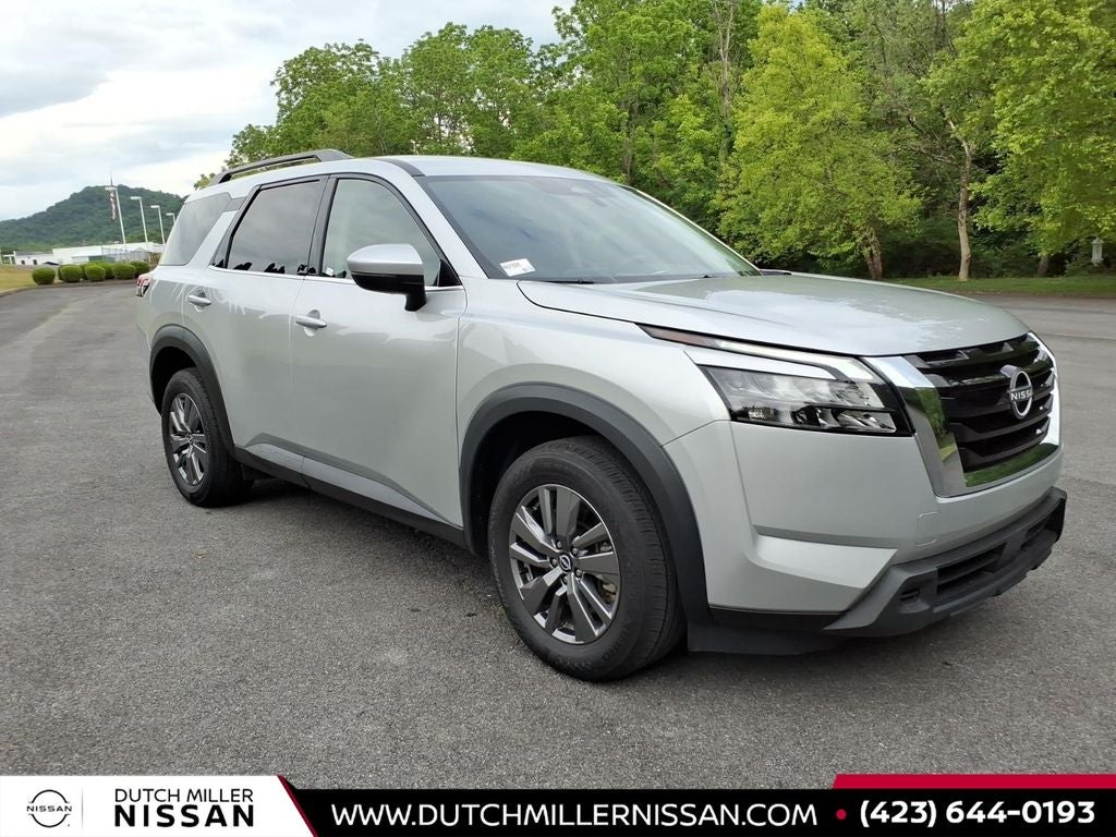 2025 Nissan Pathfinder SV 4WD's photo