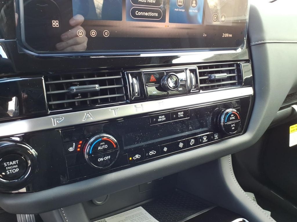 2026 Nissan Pathfinder SV