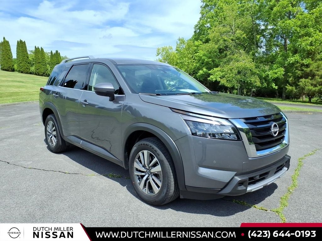2025 Nissan Pathfinder SL